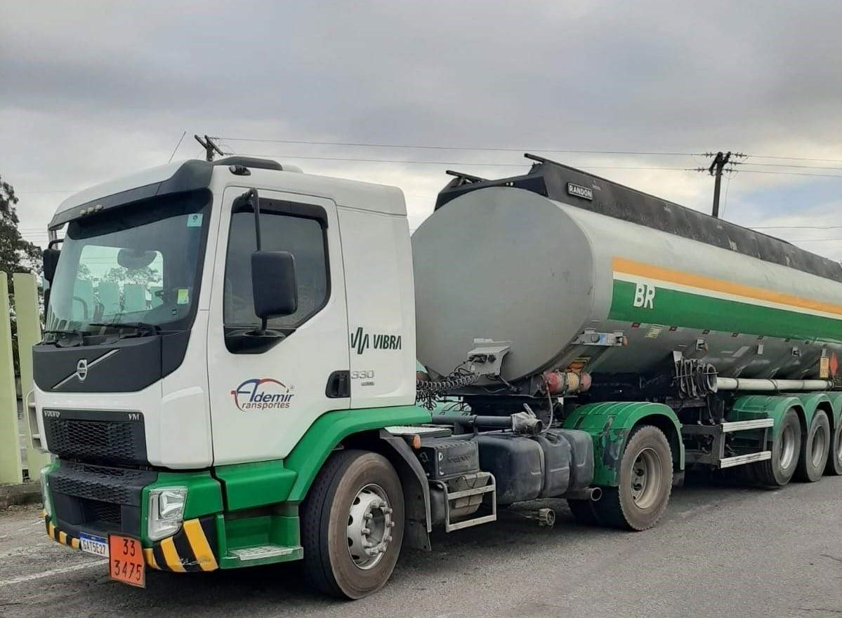 Motoristas de caminhões-tanque paralisam transporte de combustíveis no ES