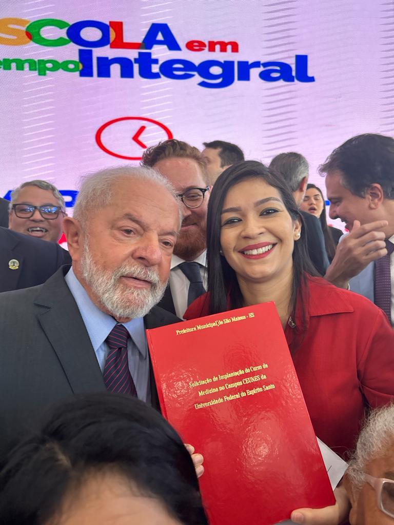 Daniel Santana com Lula em Brasília: prefeito leva pautas da educação para o presidente