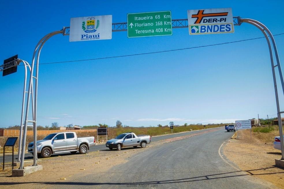 Ciclofaixa no meio de estrada no Piauí viraliza nas redes sociais: ‘na lateral já não é respeitada’