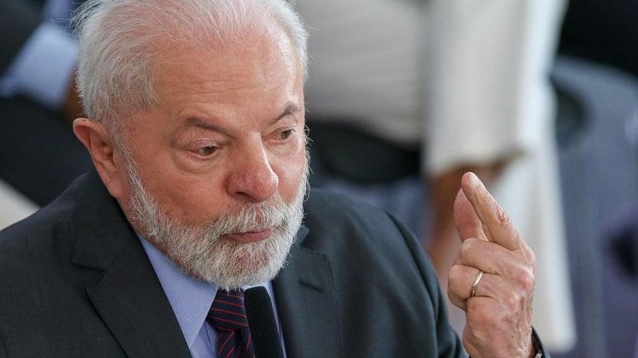 Lula cria disque-denúncia para combater a violência nas escolas