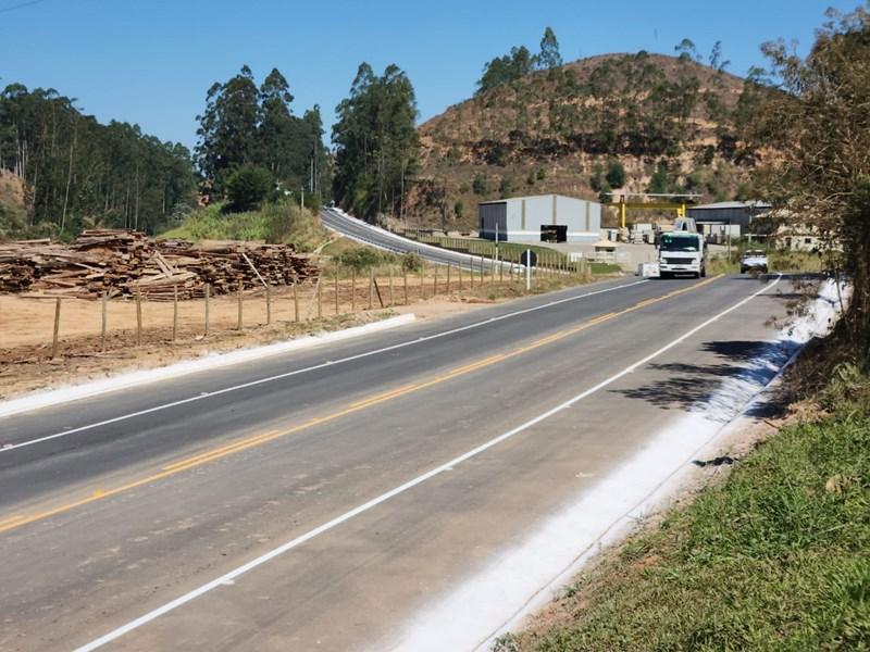 Casagrande entrega obras de reabilitação da Rodovia ES-165, em Conceição do Castelo, ES