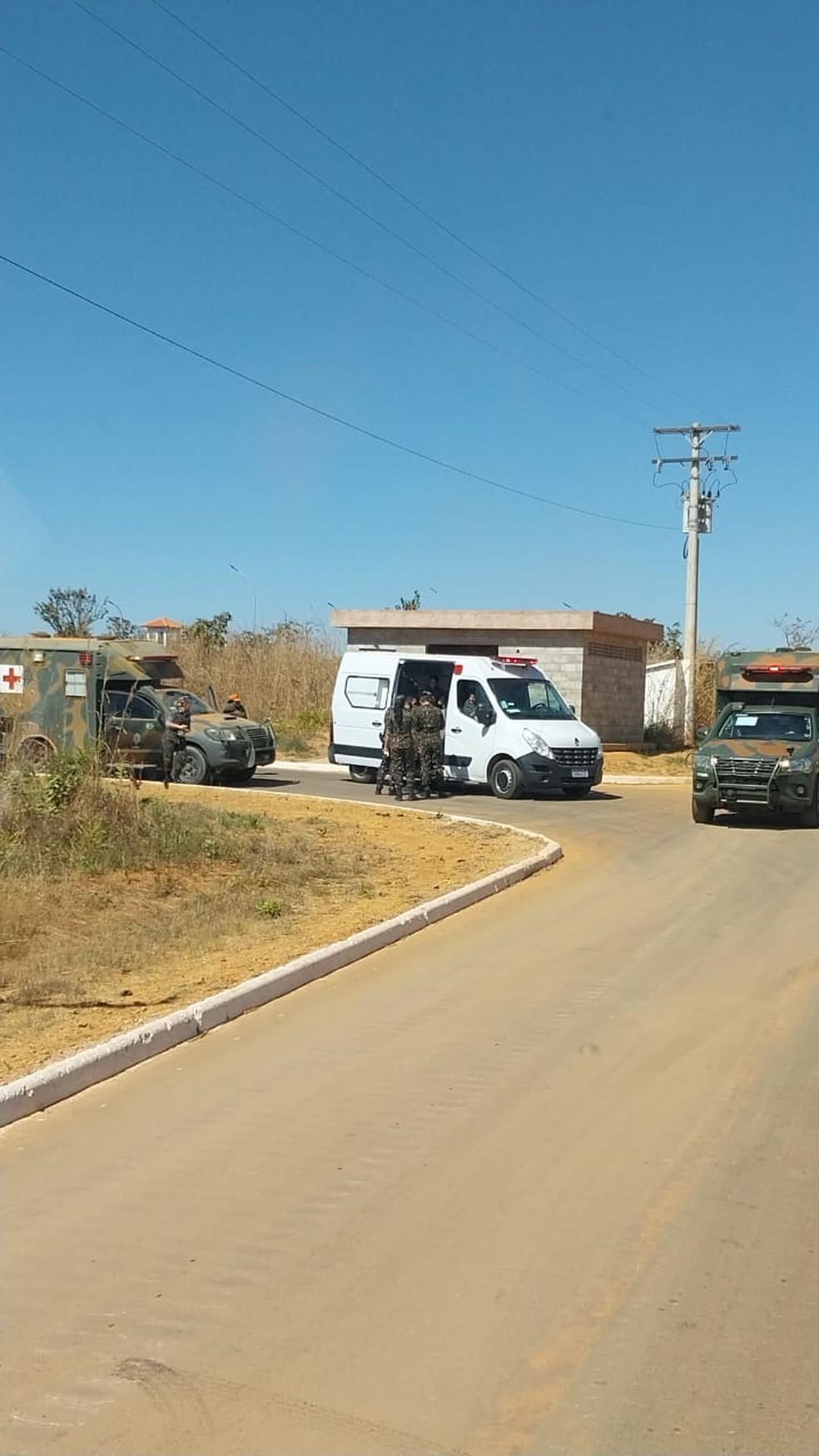 Queda de helicóptero da Marinha deixa dois mortos e seis feridos