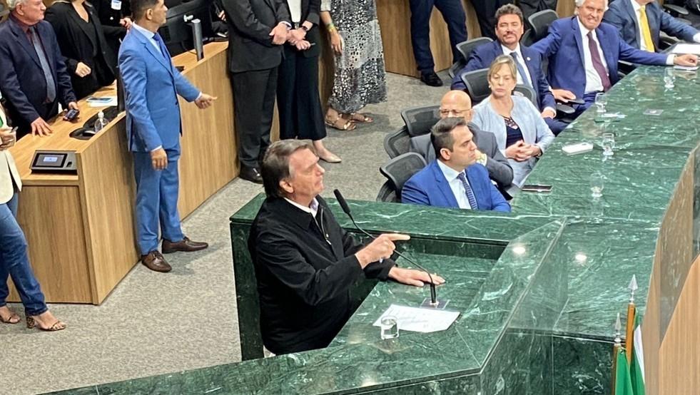 ‘Sei dos riscos que corro em solo brasileiro’, diz Bolsonaro durante homenagem em Goiânia