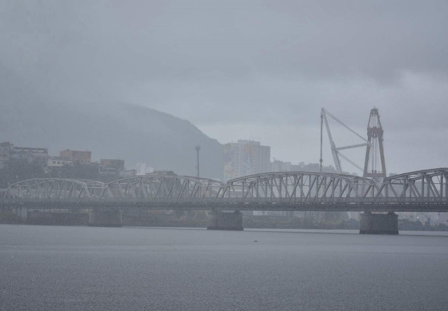 Alerta de tempestade, chuva de granizo e ventos de até 60 km/h para o ES