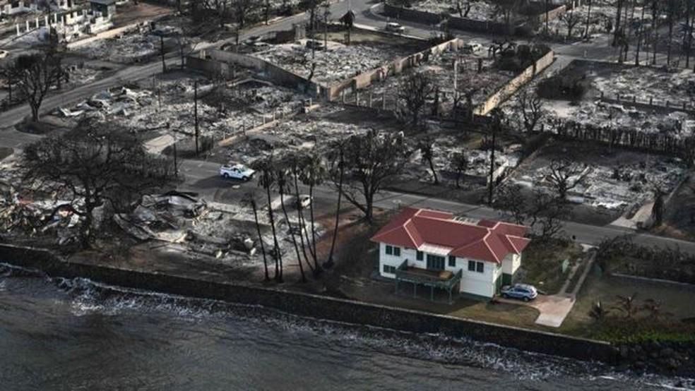 A história da casa no Havaí que sobreviveu a incêndio e viralizou