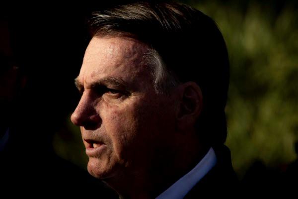 Bolsonaro é internado em hospital de São Paulo
