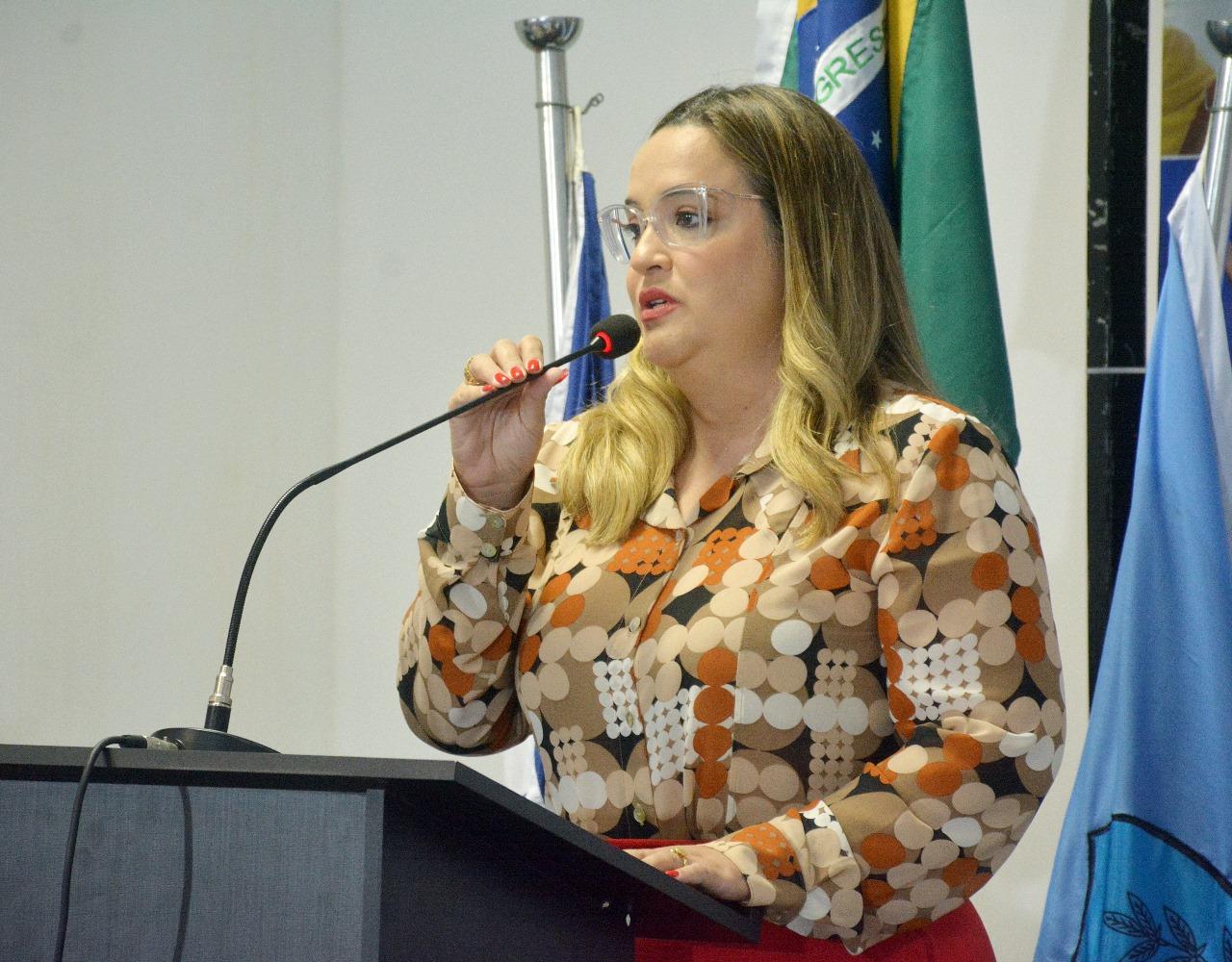 Na Tribuna da Câmara, presidente da OAB de São Mateus no ES, orienta estudantes de Direito sobre missão da advocacia