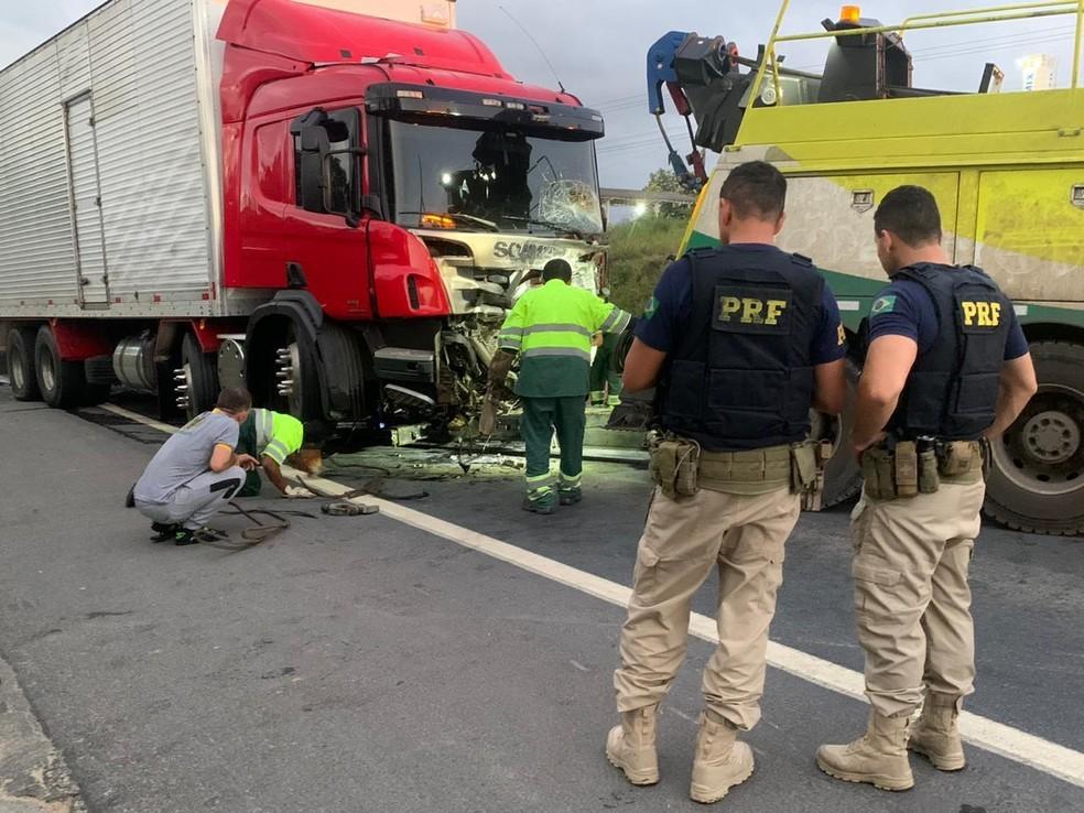 Filho de ex-deputado do ES morre em acidente na BR-101, em São Mateus, no ES, e deixa esposa grávida e duas filhas