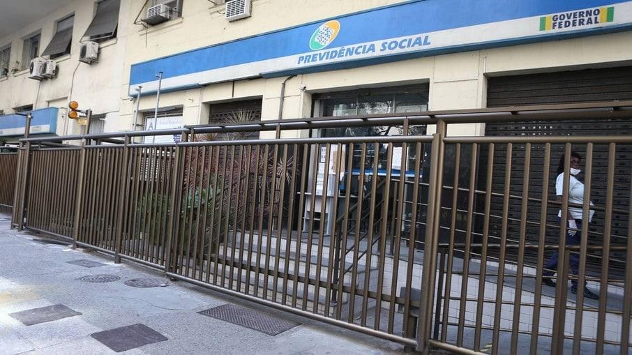 INSS paga aposentadorias a dois grupos nesta segunda-feira (4); veja quem recebe