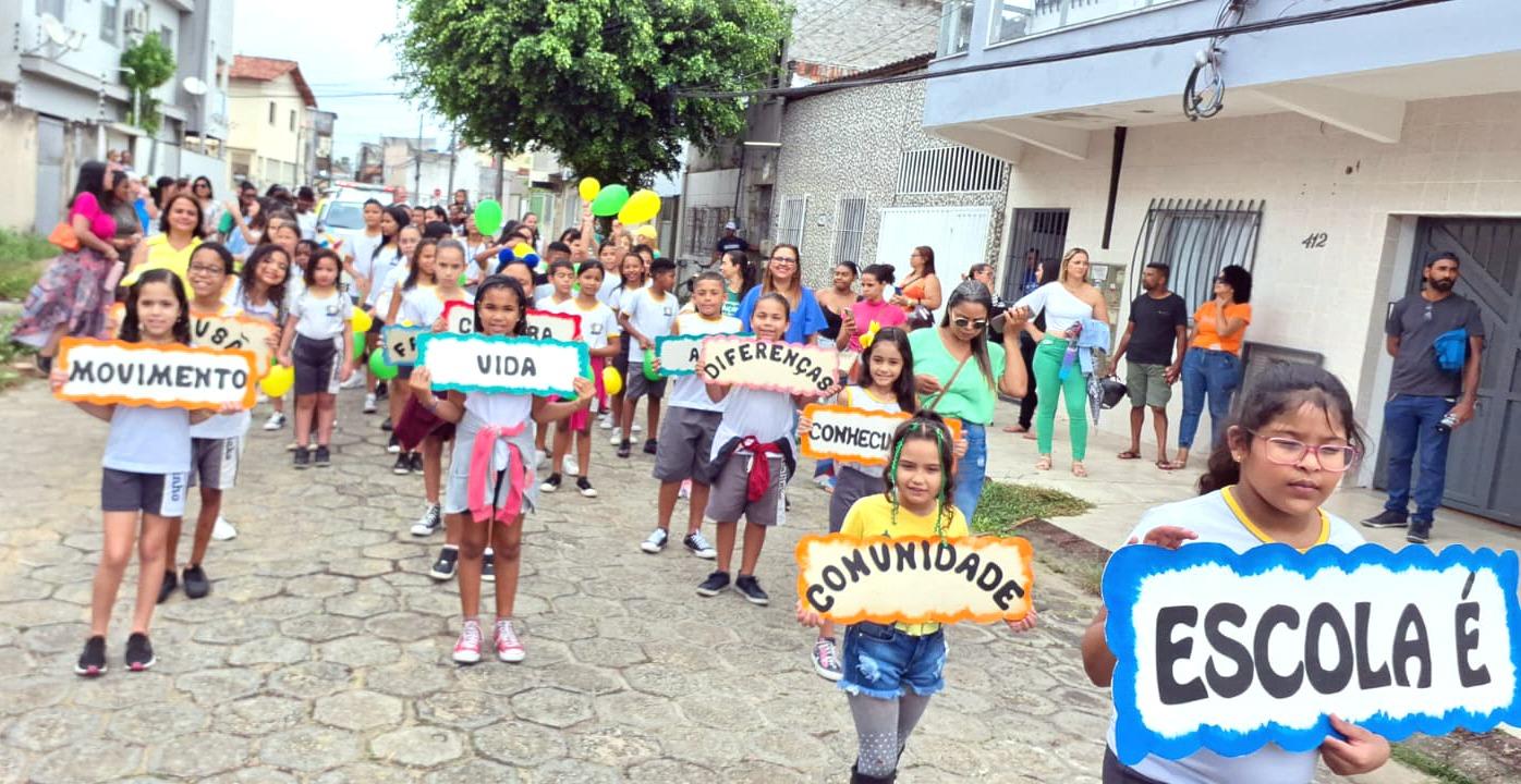 Chuva não diminui brilho do 7 de Setembro em São Mateus no ES: periferia, campo e cidade deram show