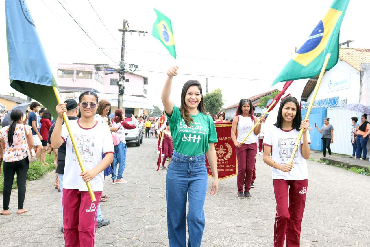 Chuva não diminui brilho do 7 de Setembro em São Mateus no ES: periferia, campo e cidade deram show