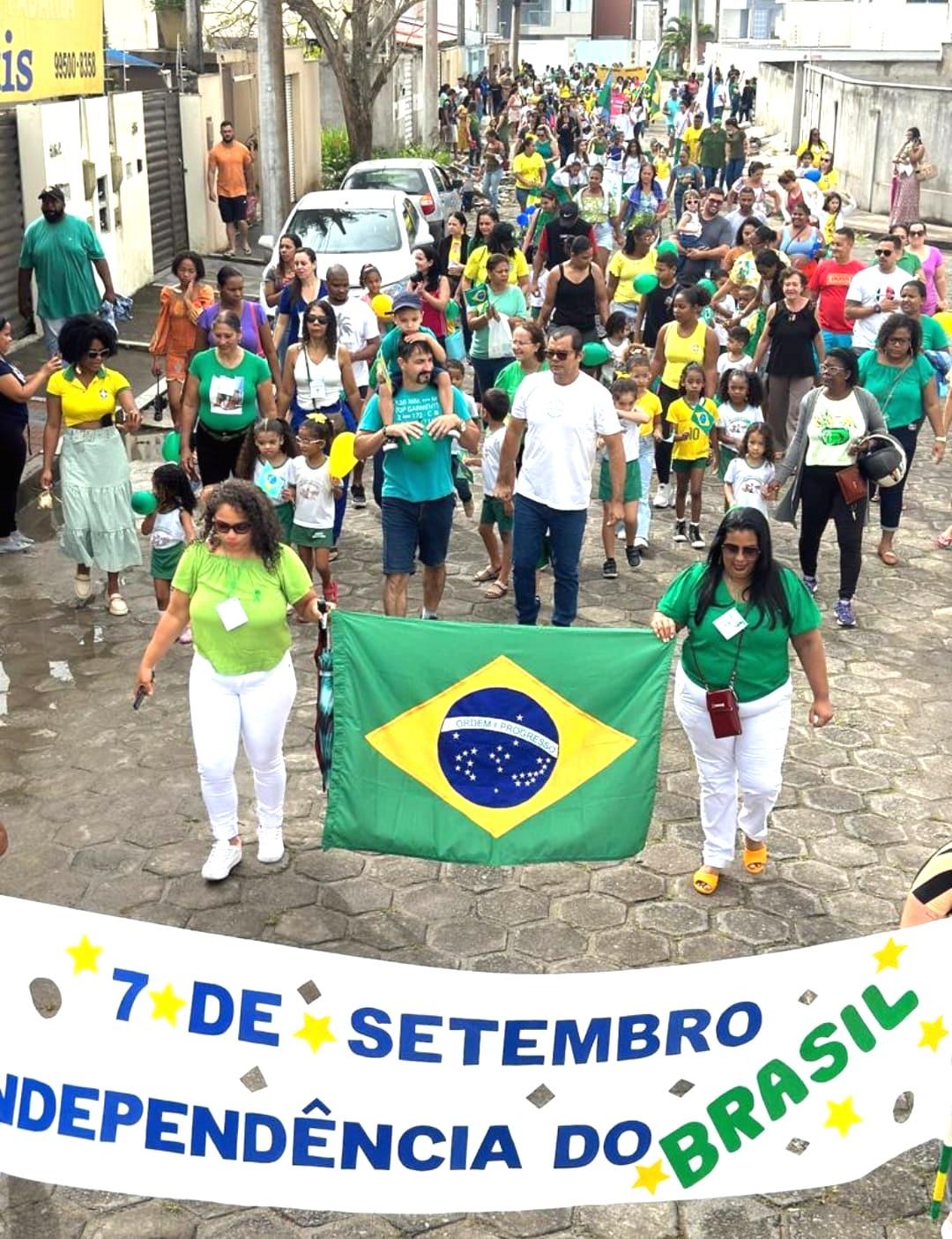 Chuva não diminui brilho do 7 de Setembro em São Mateus no ES: periferia, campo e cidade deram show