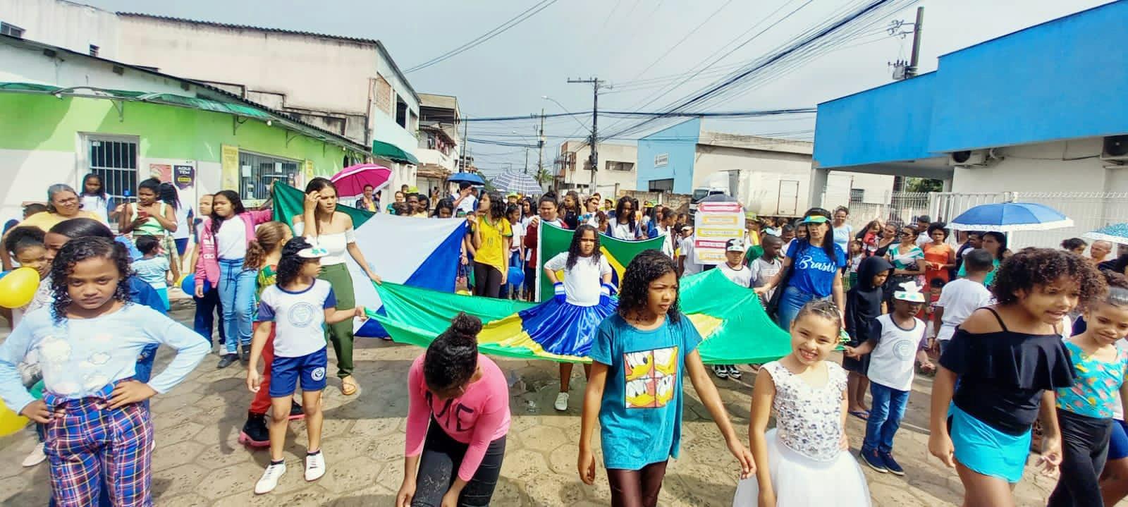 Chuva não diminui brilho do 7 de Setembro em São Mateus no ES: periferia, campo e cidade deram show