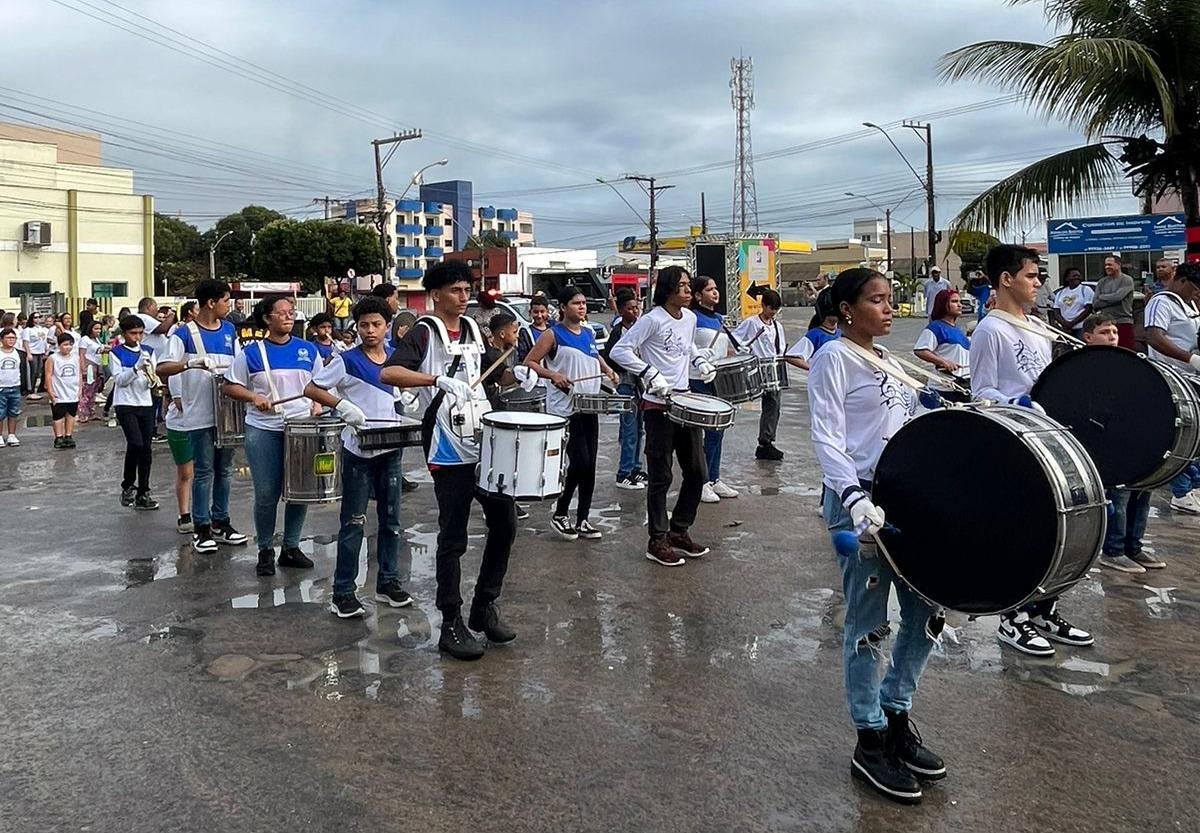 Chuva não diminui brilho do 7 de Setembro em São Mateus no ES: periferia, campo e cidade deram show