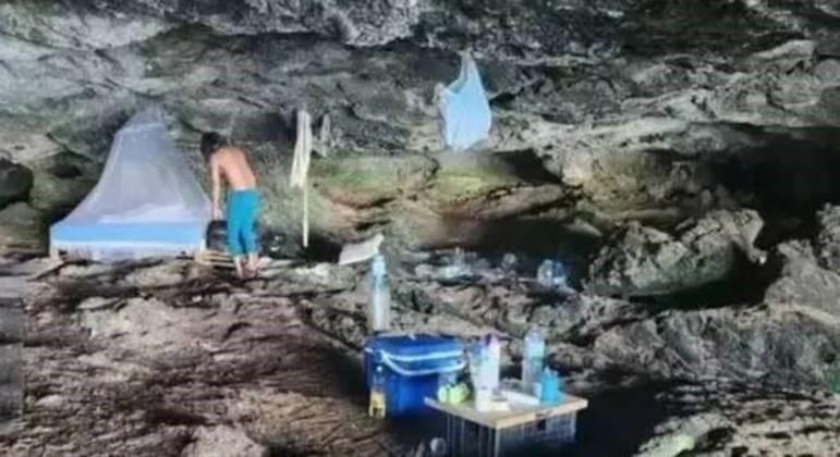 Homem que vivia há 12 anos dentro de caverna é encontrado e expulso pela polícia