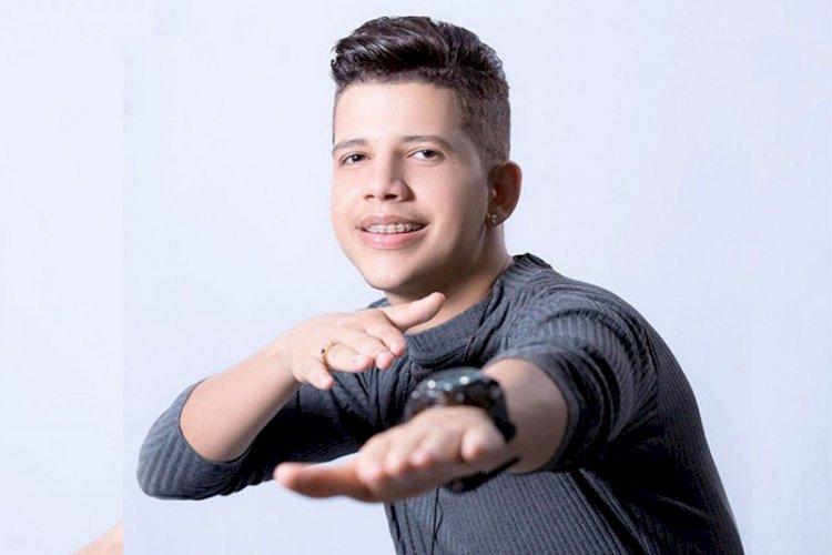 “Cadê seu namorado, moça”: Nadson, o ferinha do arrocha é atração do primeiro dia da ExpoSama 479 anos, em São Mateus, ES