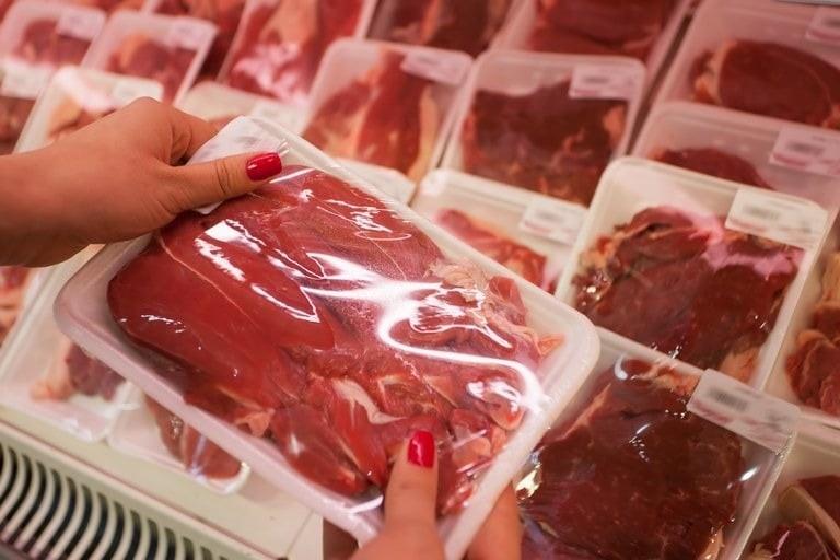Estudo mostra o tempo máximo que as carnes podem ficar guardadas na geladeira