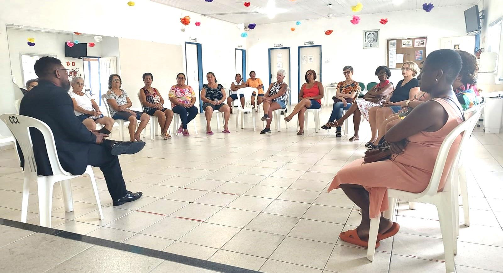 Centro de Convivência do Idoso realiza roda de conversa com idosos de Conceição da Barra, ES