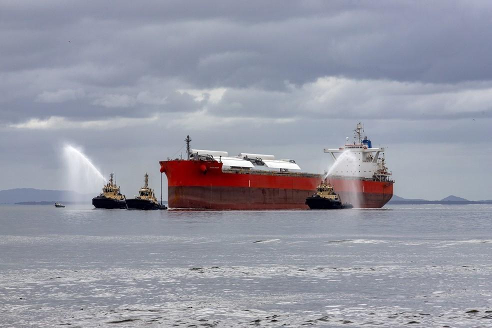 Navio cargueiro ‘movido a vento’ chega ao Paraná