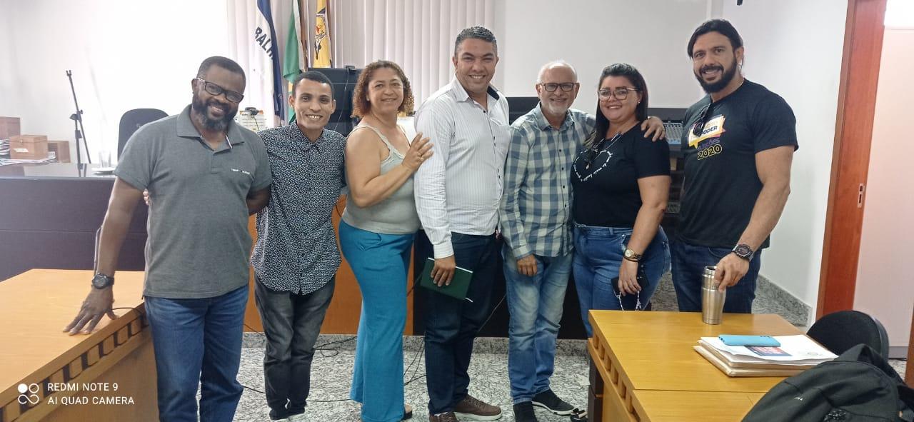 Candidatos e mesários recebem orientações para a eleição do Conselho Tutelar, em Conceição da Barra, ES