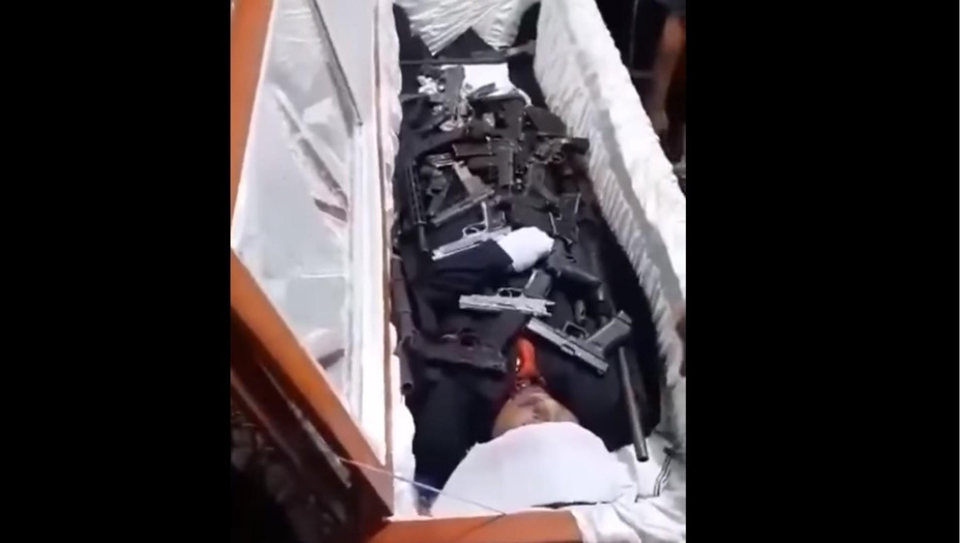 Chefe de cartel é sepultado com armas para se defender “após a morte”
