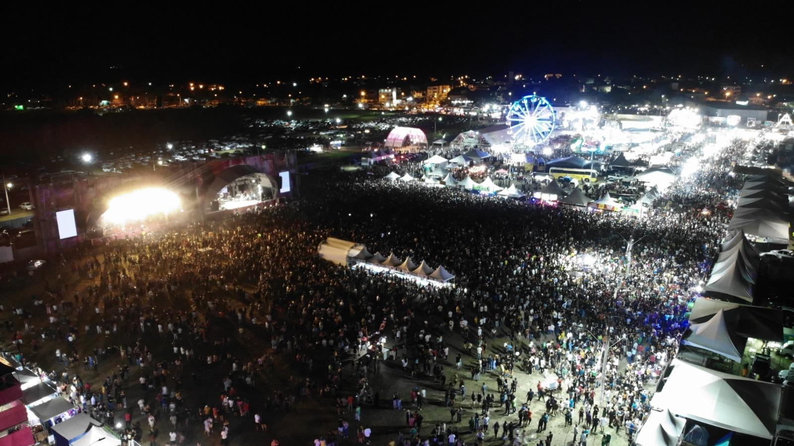 Inesquecível: primeiro dia de festa leva mais de 100 mil pessoas à ExpoSama, em São Mateus, ES