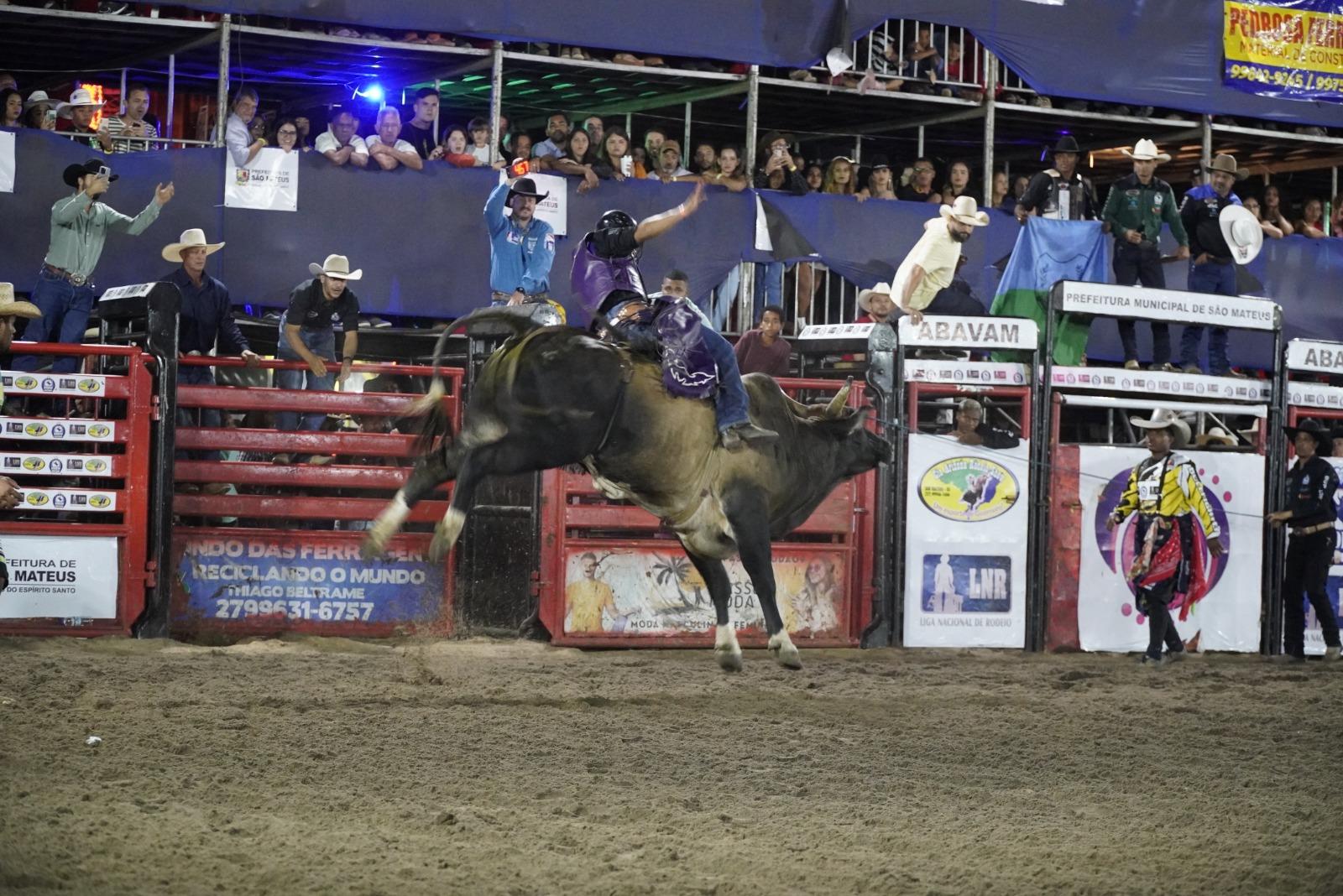 Campeão do rodeio da Exposama, Marcos Rosa é São Mateus em Marretos