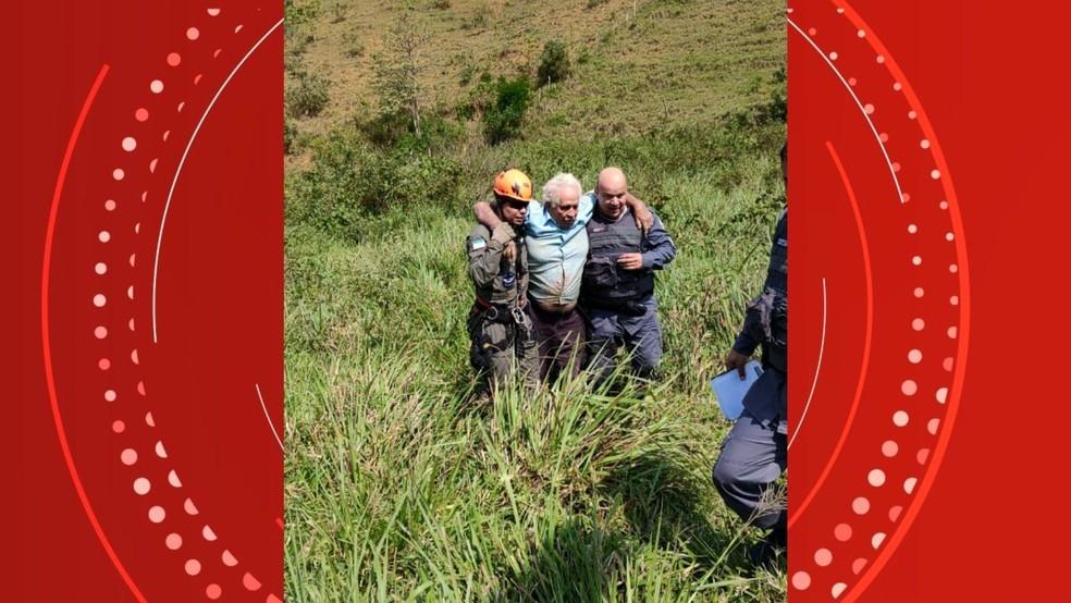 Delegado aposentado de 93 anos se perde em mata do ES e é resgatado de helicóptero após ser visto caído no chão