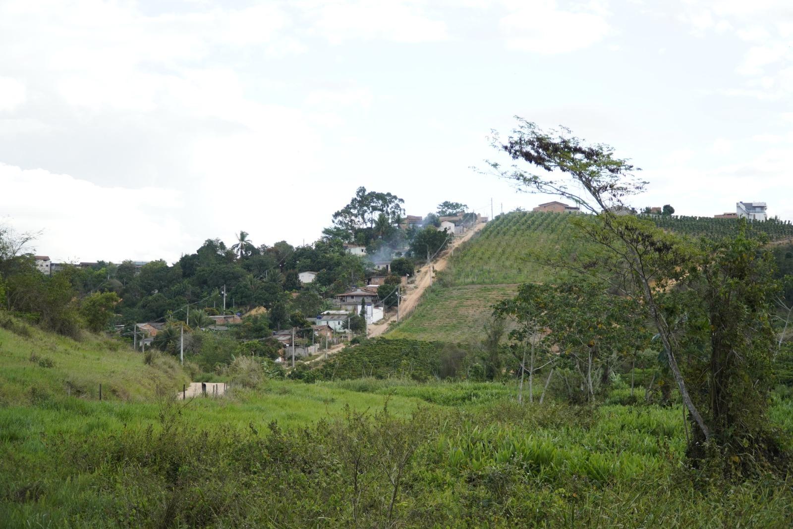Prefeitura em ação: revitalização de estradas rurais faz a diferença para os agricultores de São Mateus, no ES