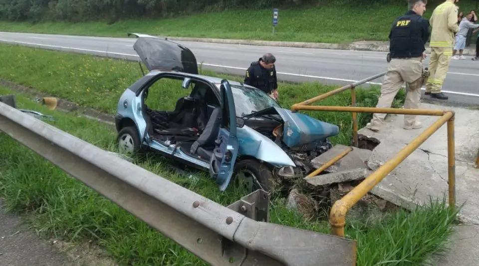 Grave acidente na rodovia BR-277 deixa três pessoas feridas