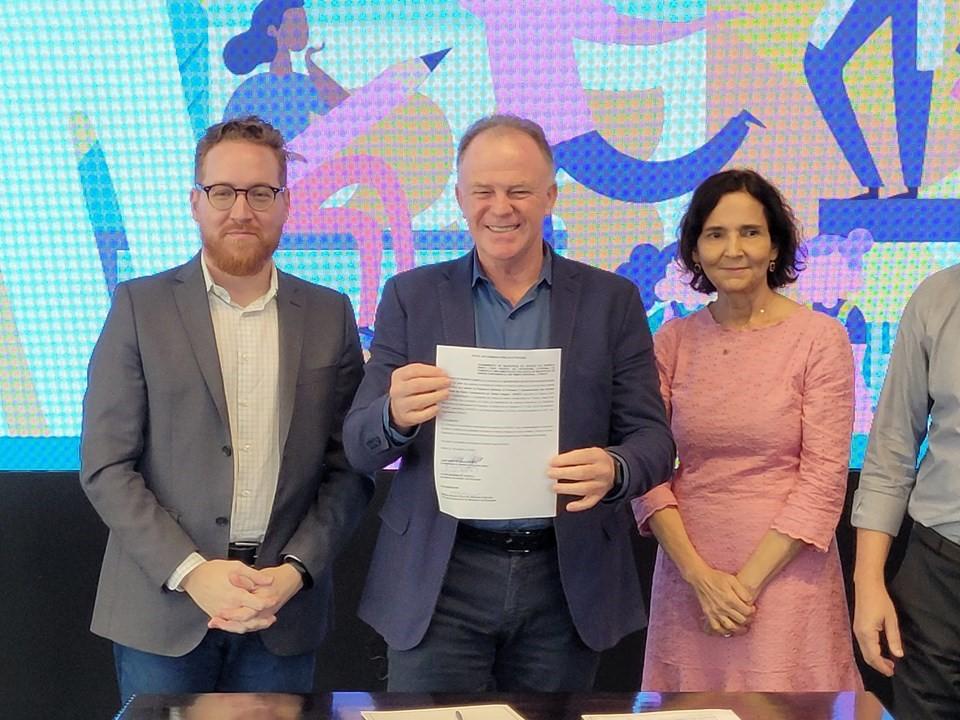 Governo do ES anuncia novos investimentos para a Educação da Rede Municipal