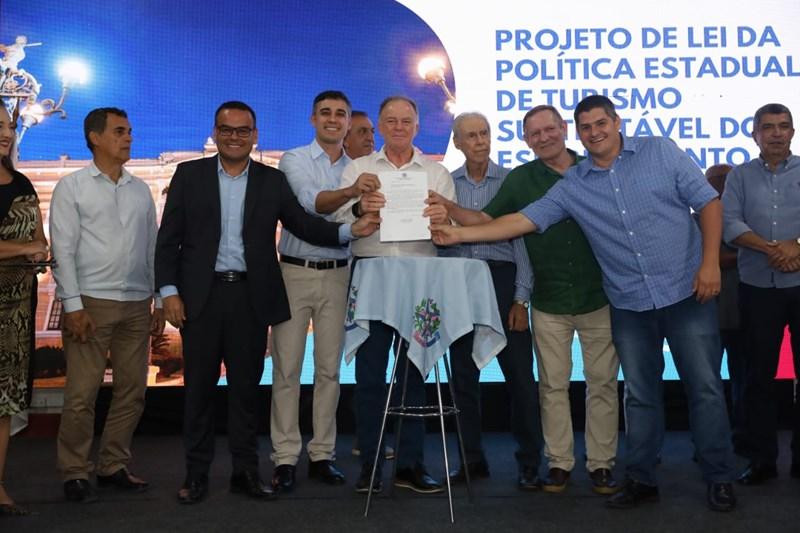 Governador Casagrande entrega segunda etapa da Casa do Turismo no ES