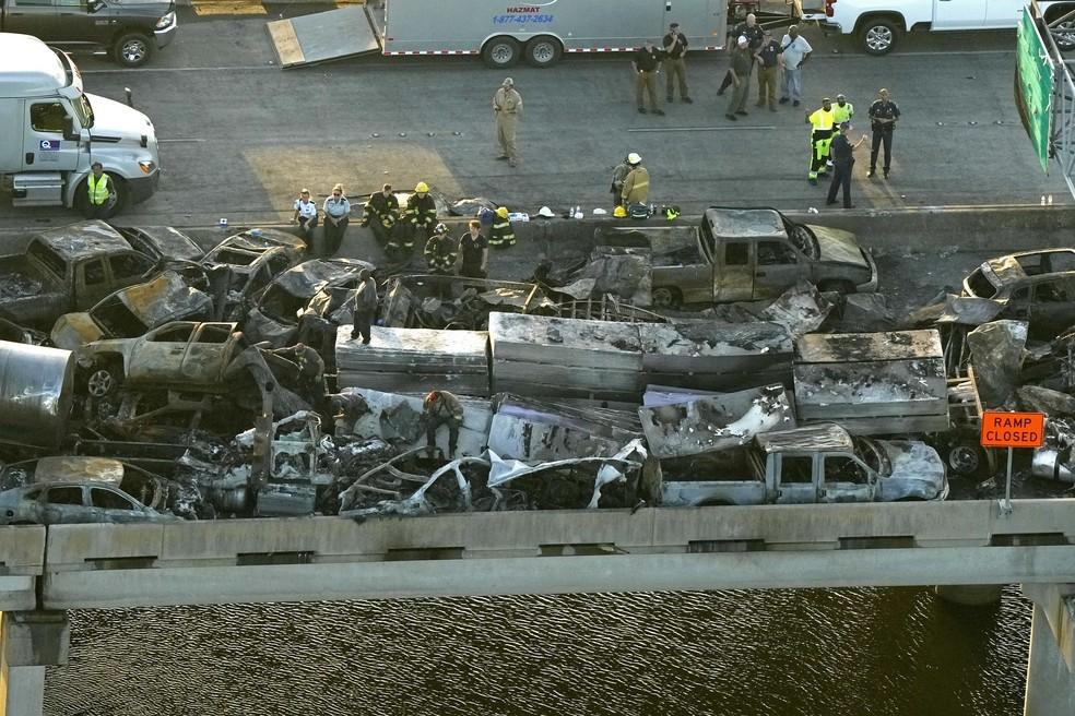 ‘Supernévoa’ provoca engavetamento com 158 veículos e 7 mortes e 25 feridos nos EUA