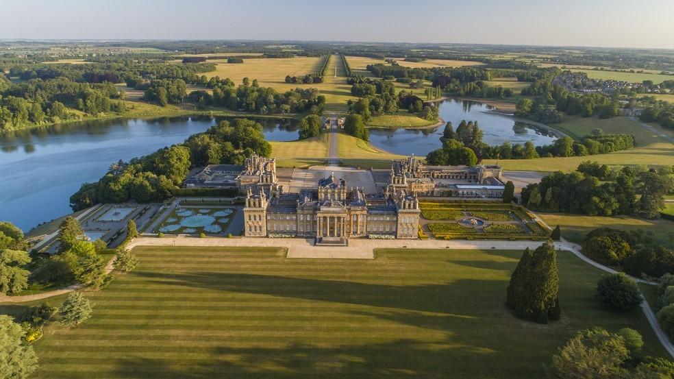 Quatro homens são indiciados por roubo de privada de ouro em palácio inglês