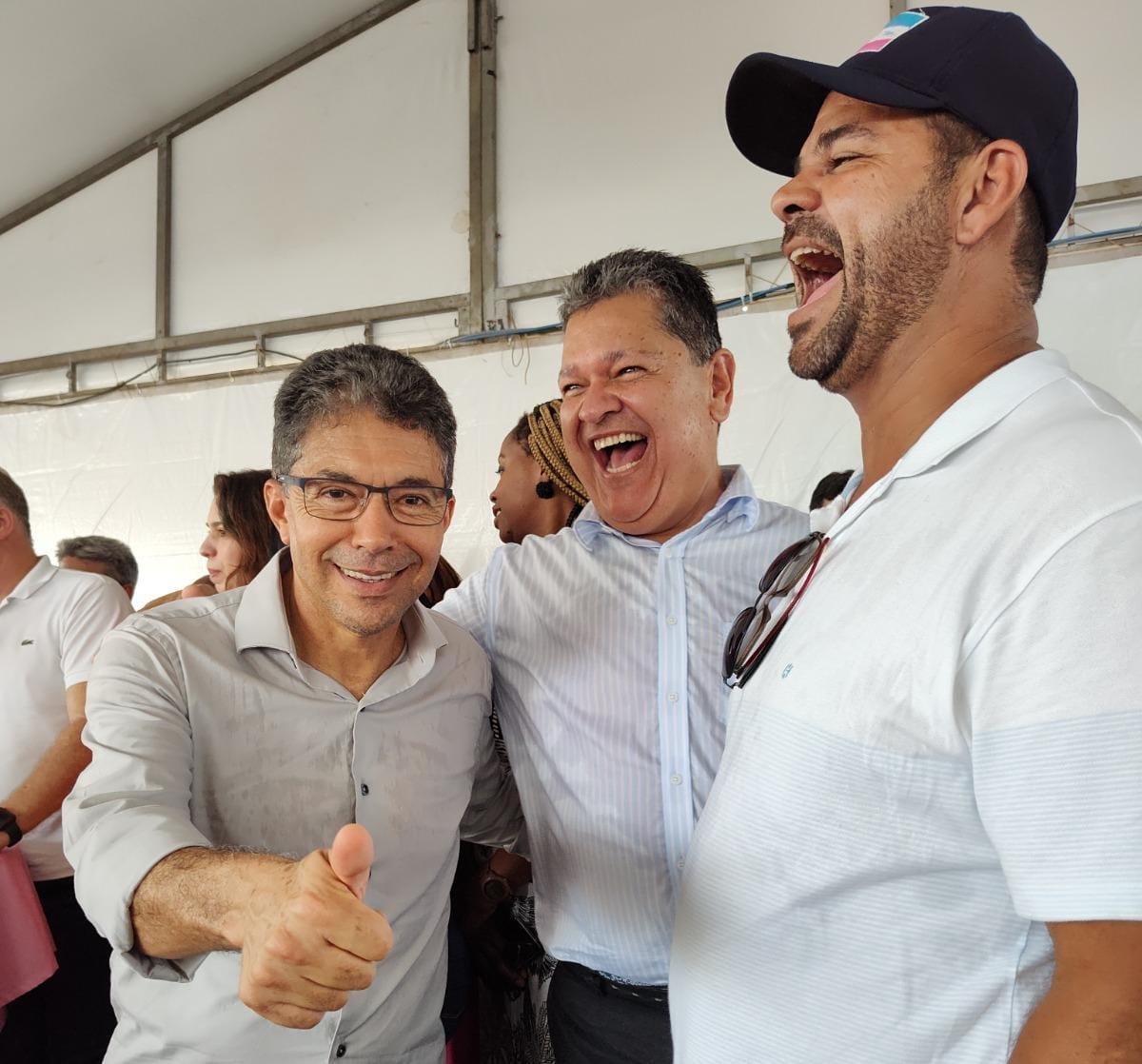 Paulo Fundão agradece a Casagrande e Freitas por quase R$ 1 bilhão em investimentos para São Mateus, ES Paulo Fundão agradece a Casagrande e Freitas por quase R$ 1 bilhão em investimentos para São Mateus, ES