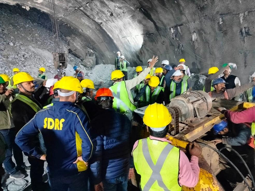 41 indianos presos há 14 dias em túnel só serão resgatados no Natal
