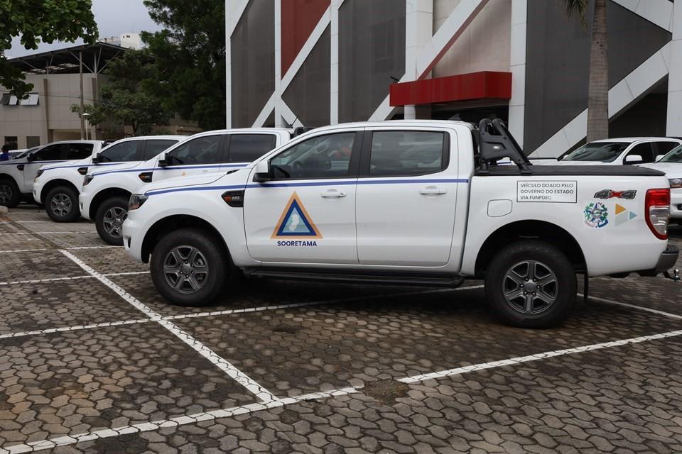 Casagrande entrega kits de Defesa Civil para 24 municípios do Espírito Santo Casagrande entrega kits de Defesa Civil para 24 municípios do Espírito Santo