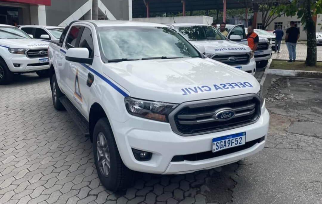 Prefeito Bruno recebe nova viatura para a Defesa Civil de Pedro Canário, ES Prefeito Bruno recebe nova viatura para a Defesa Civil de Pedro Canário, ES