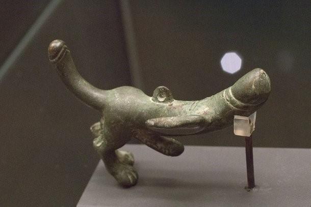 ‘Pênis alado mágico’ é encontrado em sítio arqueológico romano na Sérvia