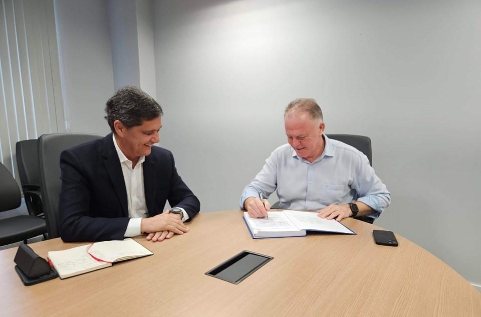 Casagrande embarca para Dubai e Ricardo Ferraço assume Governo do ES pela quarta vez Casagrande embarca para Dubai e Ricardo Ferraço assume Governo do ES pela quarta vez