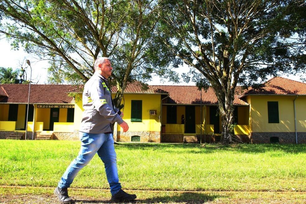 A ‘vila inglesa perdida’ que abriga apenas 7 famílias no litoral de SP