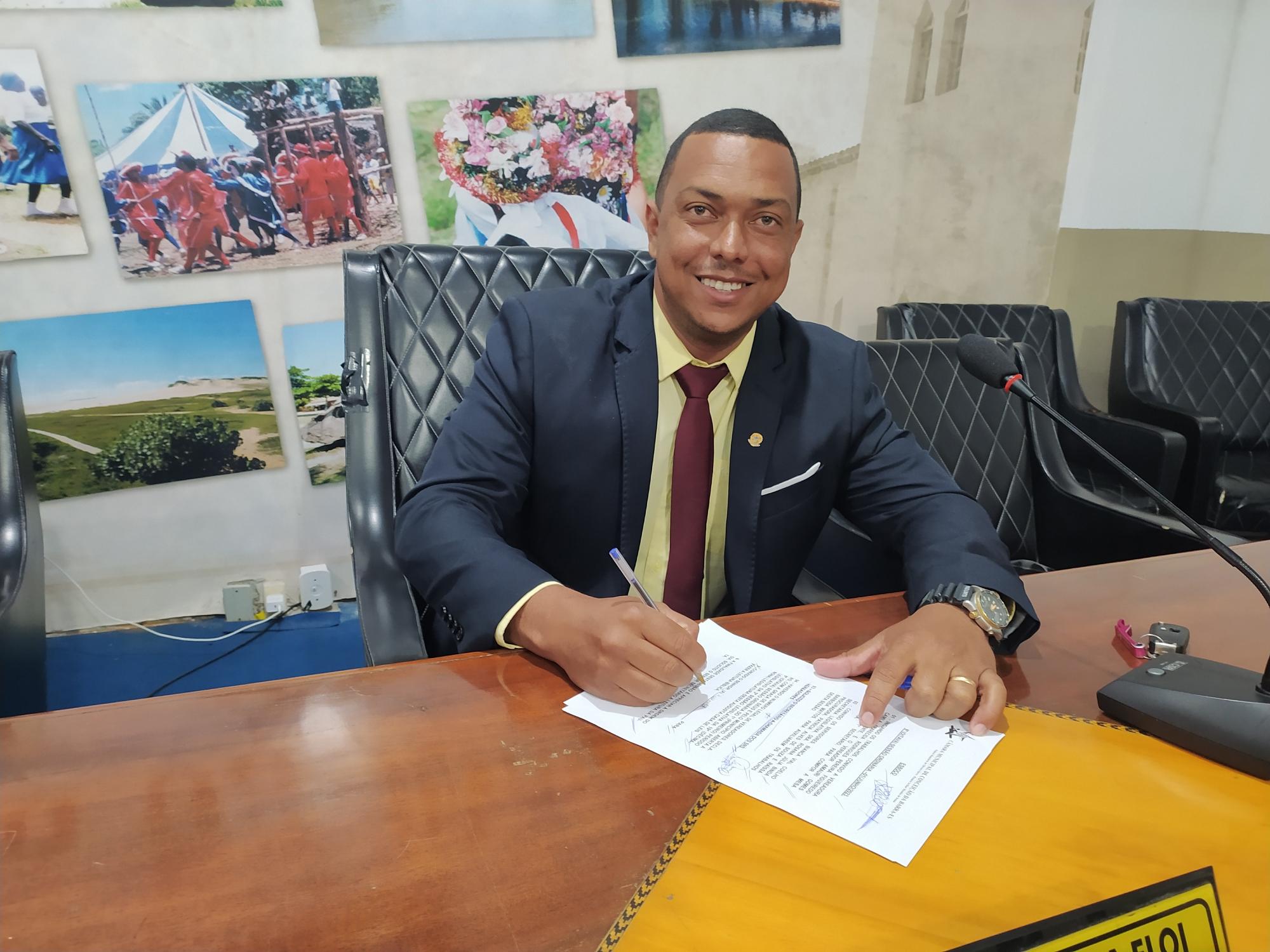 Câmara aprova Lei que reconhece como utilidade pública a Associação de Pastores e Líderes Evangélicos de Conceição da Barra, ES Câmara aprova Lei que reconhece como utilidade pública a Associação de Pastores e Líderes Evangélicos de Conceição da Barra, ES