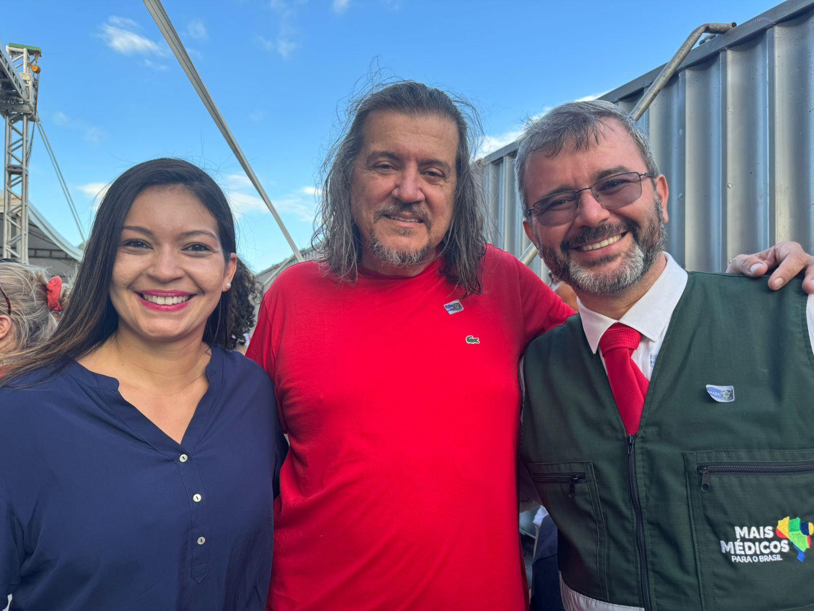 Daniel Santana e Marília reforçam pedido pelo curso de medicina e independência do Ceunes em São Mateus no ES, e homenageiam neto de Lula Daniel Santana e Marília reforçam pedido pelo curso de medicina e independência do Ceunes em São Mateus no ES, e homenageiam neto de Lula