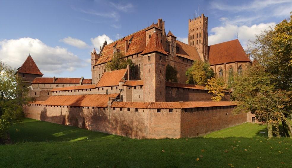 Maior castelo do mundo levou 132 anos para ser construído e tem 30 milhões de tijolos