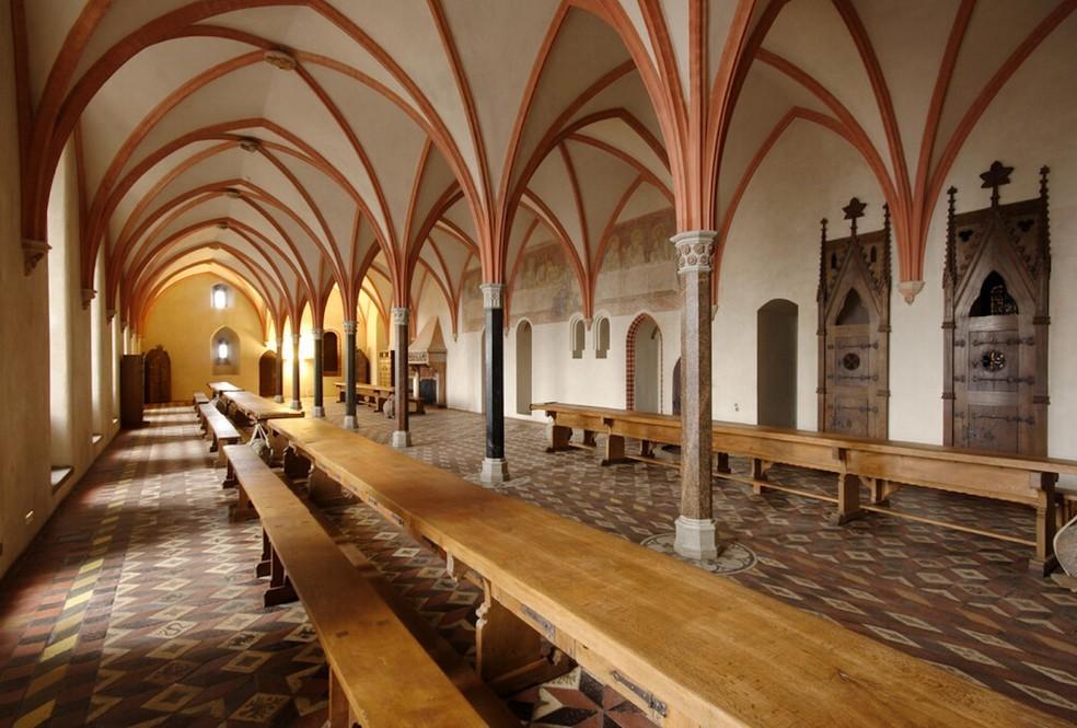 Maior castelo do mundo levou 132 anos para ser construído e tem 30 milhões de tijolos