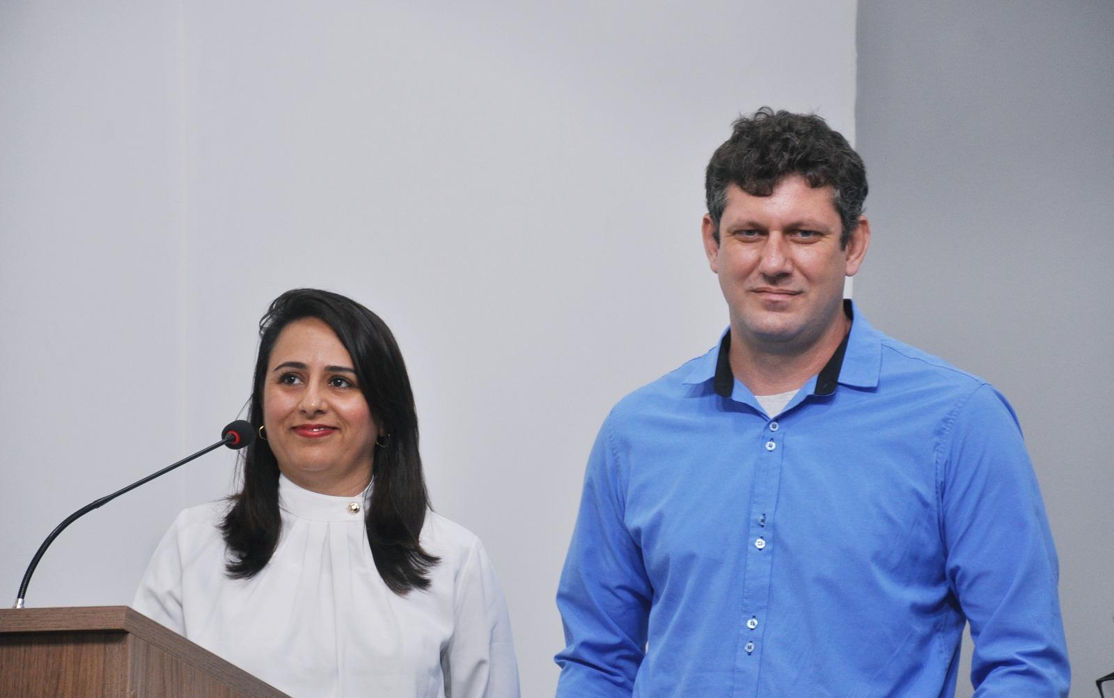 Casal recebe Voto de Congratulação em nome dos profissionais de Engenharia, de São Mateus, ES Casal recebe Voto de Congratulação em nome dos profissionais de Engenharia, de São Mateus, ES