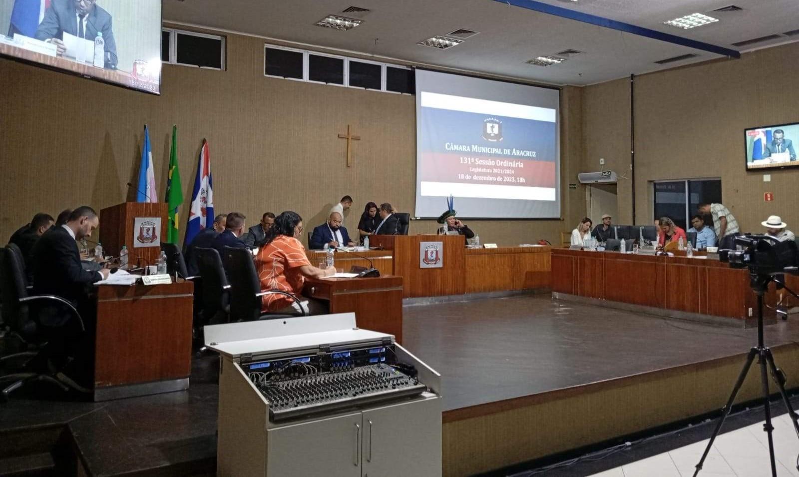 Câmara de Aracruz no ES aprova de auxílio-funeral a auxílio-creche para vereadores Câmara de Aracruz no ES aprova de auxílio-funeral a auxílio-creche para vereadores