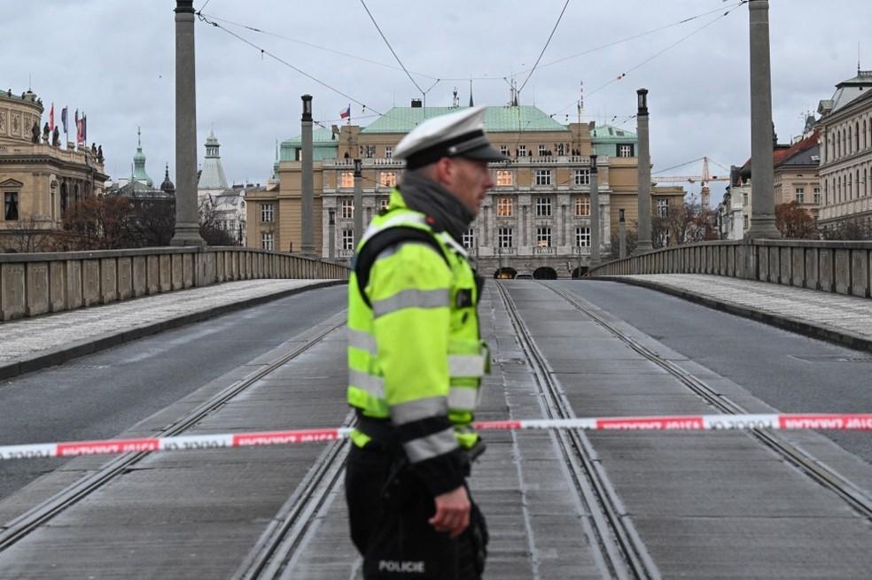 Ataque a tiros em Praga deixa 14 mortos e 25 feridos; assassino foi 'eliminado', diz polícia