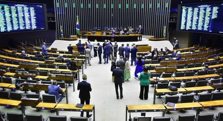 Congresso aprova Orçamento 2024 com salário mínimo de R$ 1.412 e fundo eleitoral de R$ 4,9 bilhões Congresso aprova Orçamento 2024 com salário mínimo de R$ 1.412 e fundo eleitoral de R$ 4,9 bilhões