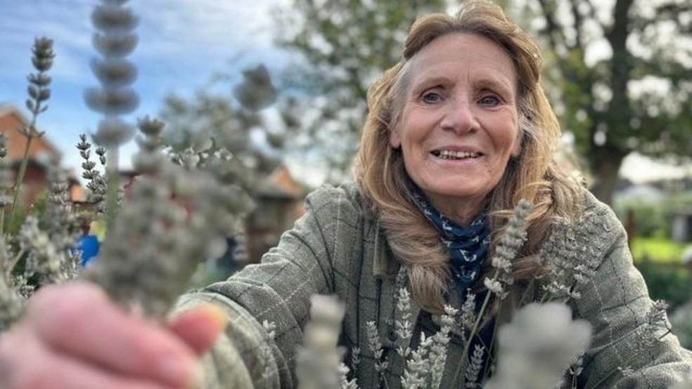 Como uma mulher rica e filha de piloto de F1 virou sem-teto morando em abrigo